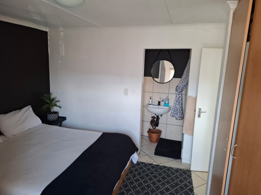 To Let 1 Bedroom Property for Rent in Gordons Bay Central Western Cape